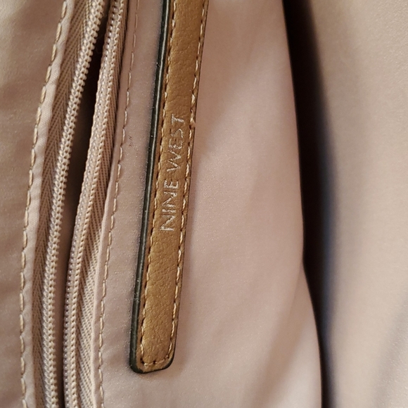 Nine West taupe and cream cross body satchel bag carried once - Picture 12 of 12